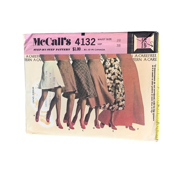 McCalls 4132 Misses Skirt Sewing Pattern Size Waist 28 Vintage 1974 uncut - Picture 1 of 2